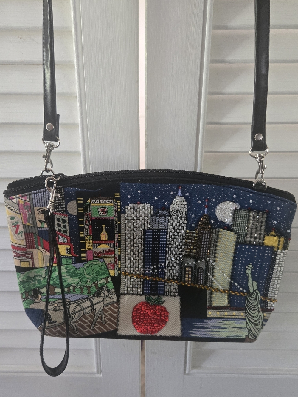 NYC Cityscape Sequin Beaded Crossbody Bag - Picture 8 of 9